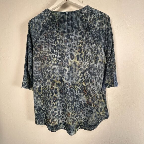 Chico’s Womens Albany Crochet Studded Shoulder Top Size 1 Blue Cheetah Casual - Picture 2 of 8